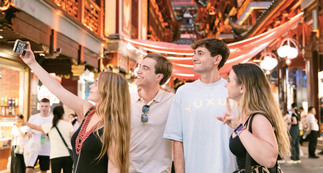 坚定不移扩大高水平对外开放